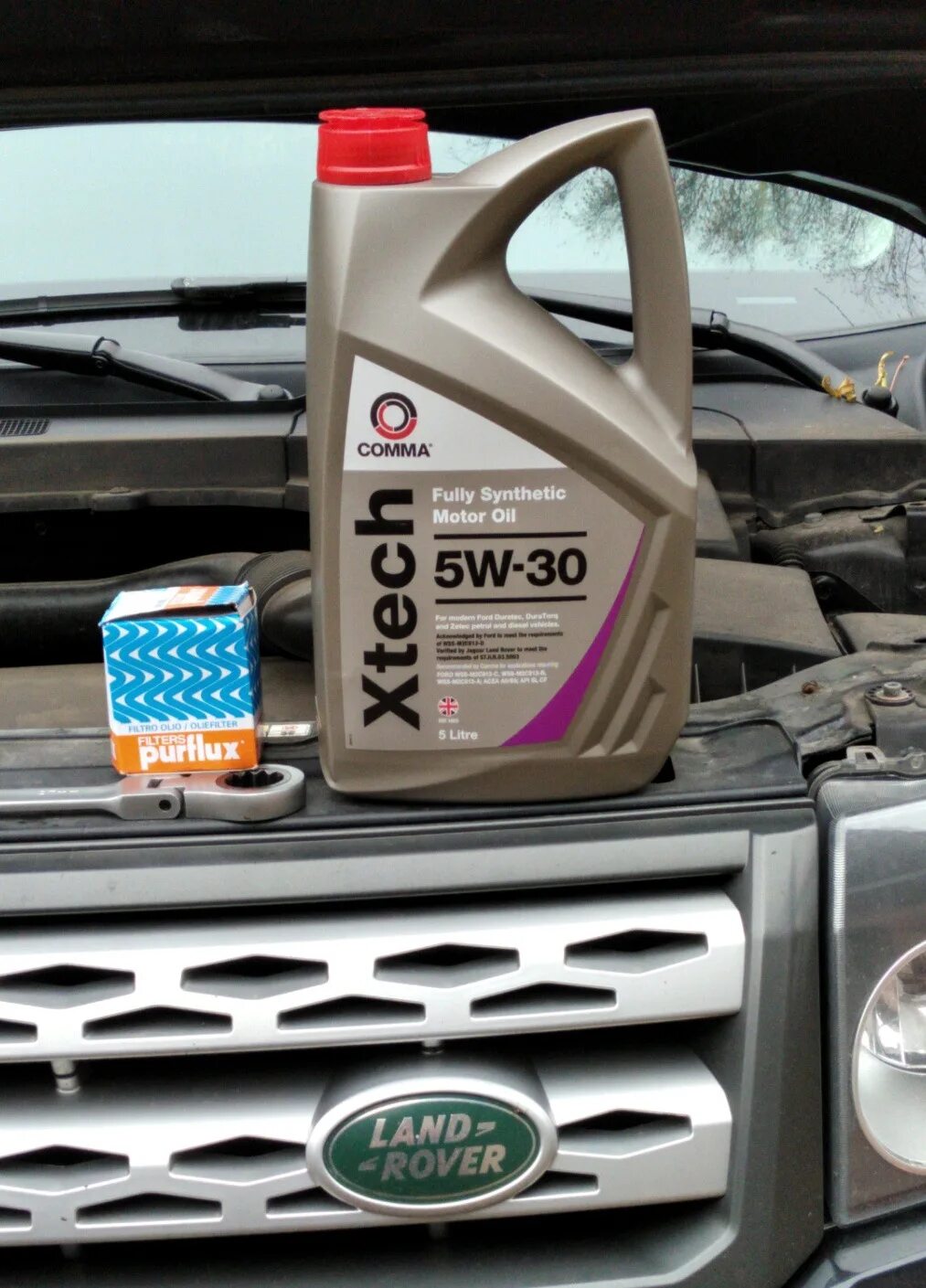 Масло в мкпп фрилендер 2. Замена масла ленд ровер фрилендер 2. Масло для фрилендер 2 дизель 2. Моторное масло фрилендер 2 дизель 2. Ключ для замены масла на фрилендер 2.