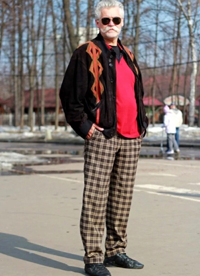 Стильные мужчины в возрасте. Пожилой мужчина в костюме. Анджело галламини. Модные пенсионеры. Пожилой человек в костюме.