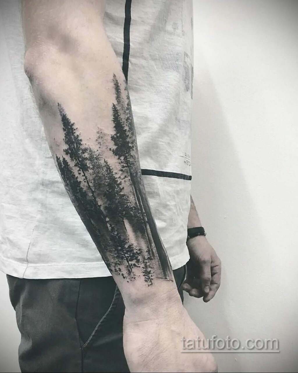 тату лес на предплечье. тату на предплечье мужские. блэкворк предплечье лес. тату полурукав лес. тату лес на предплечье.