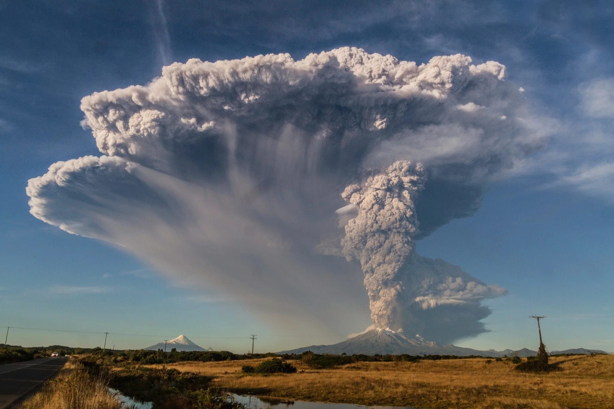 Извержение вулкана Кальбуко. Извержение вулкана Кальбуко. Чили. Вулкан Кальбуко в Чили 2015. Извержение вулкана Кальбуко в Чили 1972. Природные явления северной америки
