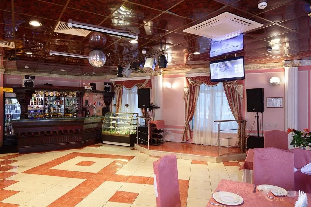 Скала отрадное кафе. Ресторан скала в отрадном. Ресторан scala. Ла скала владикавказ. Кафе скала на декабристов.