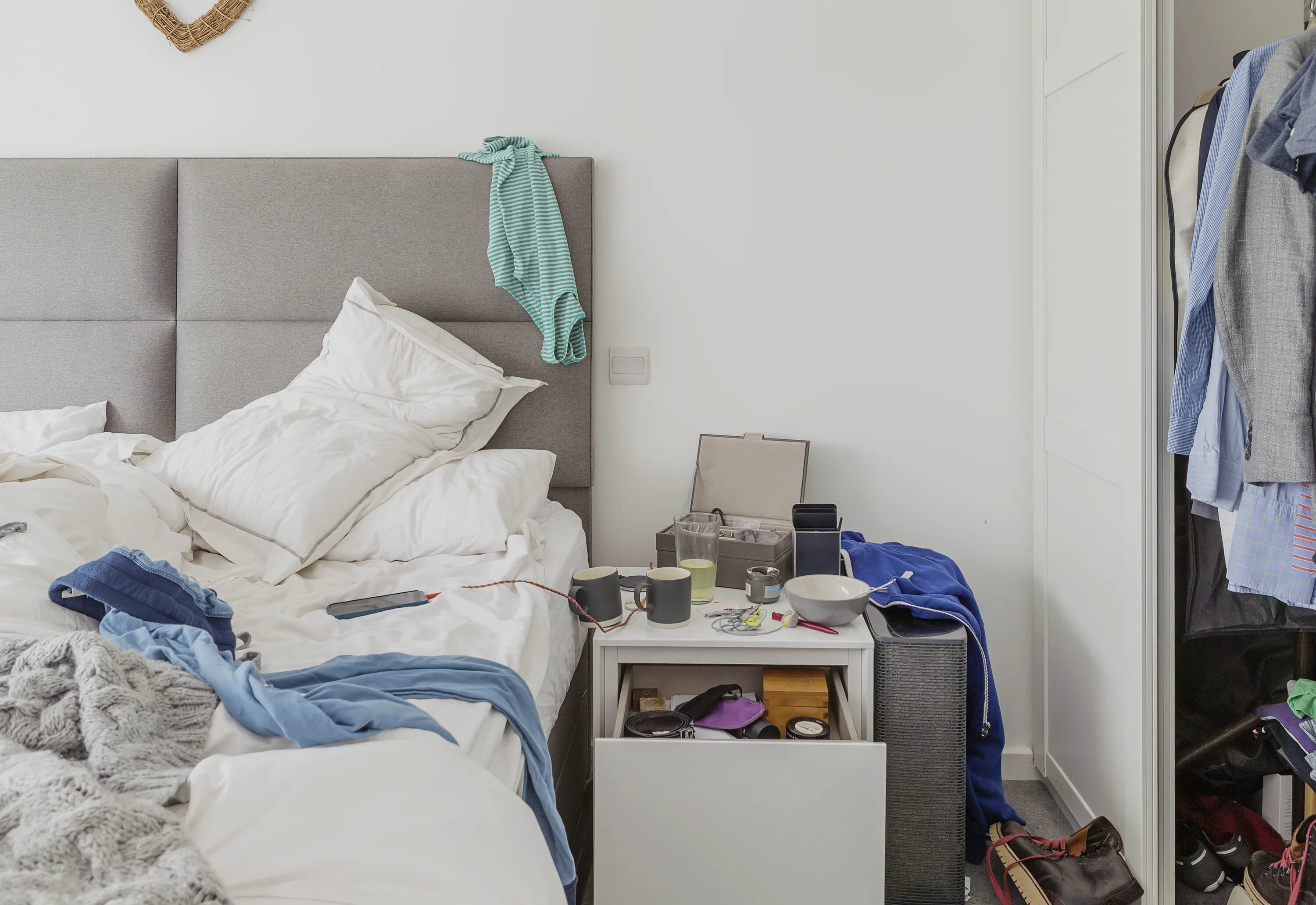 Leaving your room. Messy room. messy bedroom. в комнате так чисто и опрятно.. teenagers mess in a bedroom.