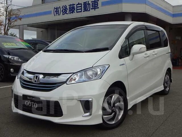 Honda freed 2015. Хонда Фрид гибрид. Хонда Фреед 2012-2015. Хонда гибрид Владивосток. Хонда фрид 2015 года