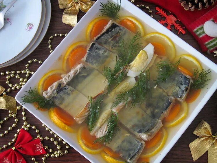 Заливное из рыбы горбуша. Рыбное заливное терпуг. заливное из скумбрии. украшение заливного из рыбы. заливное с рыбой.