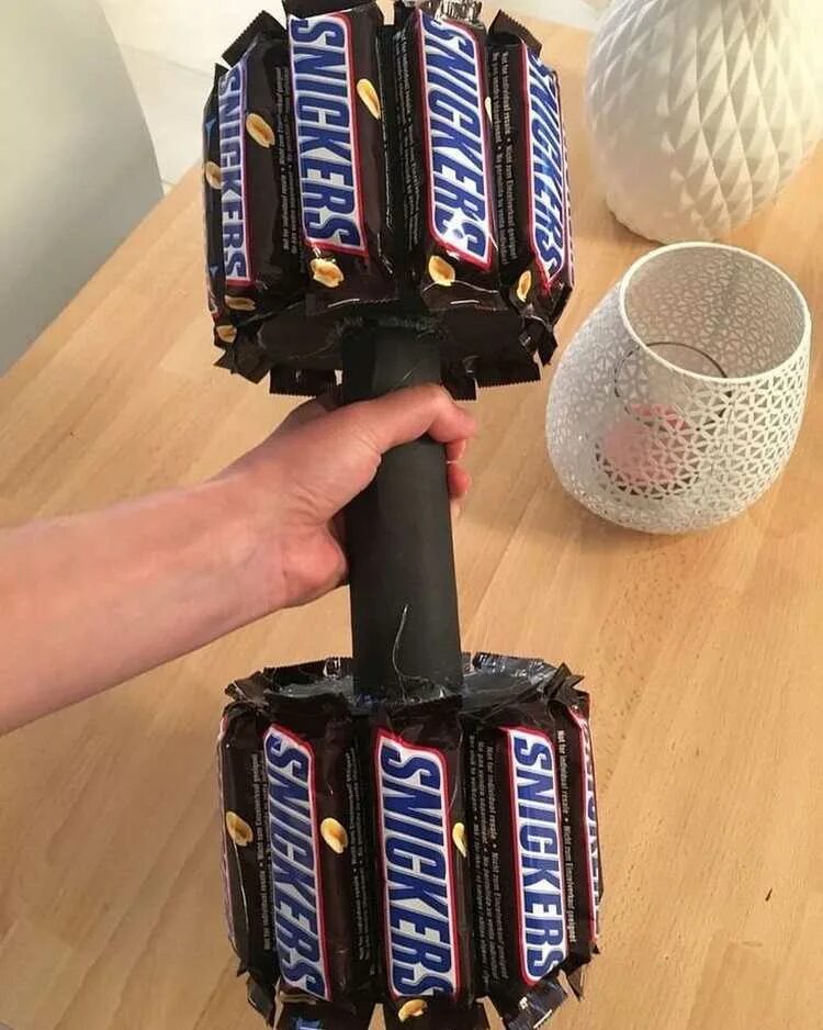 Креативный подарок мужчине. Оригинальные подарки своими руками. Сладкий букет для мужчины. Что оригинальное подарить подростку. Креативные подарки своими руками.