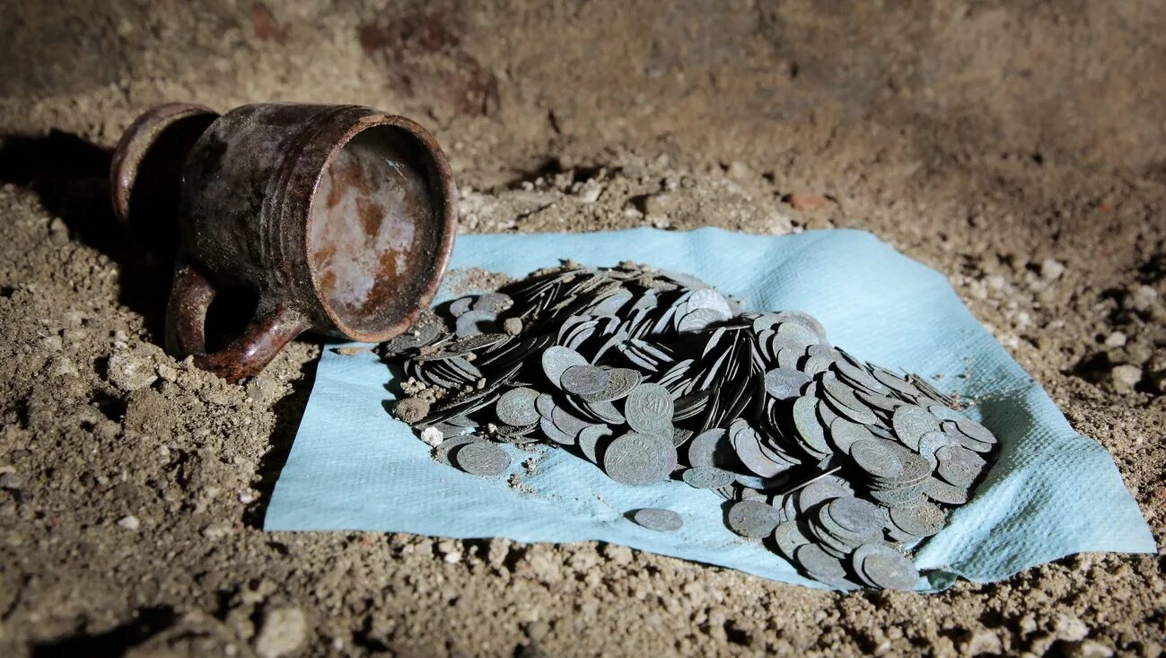 гнездово находки. монеты в земле. аврюзтамакский клад. клад монет фанагория. древние клады.