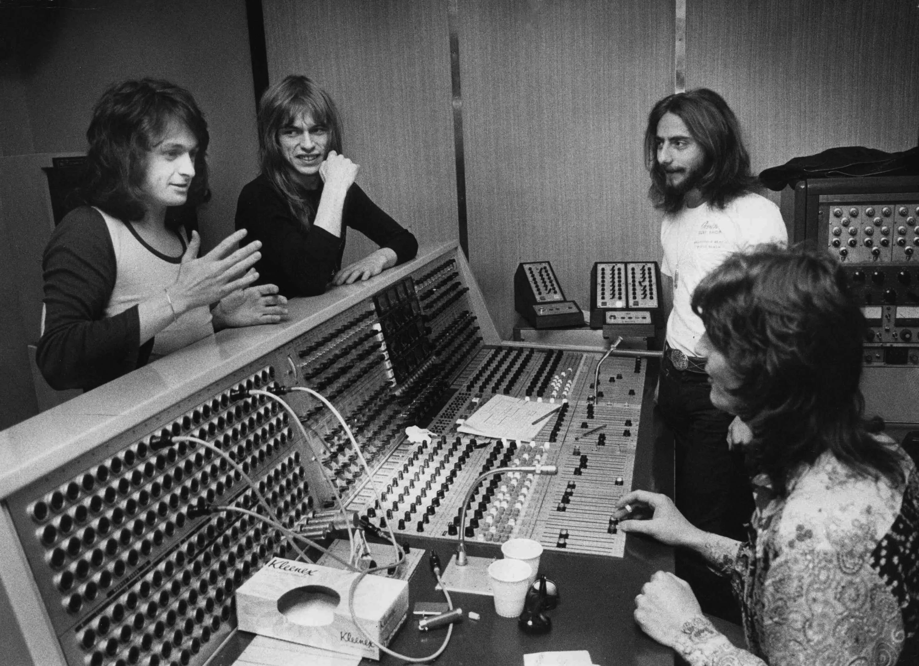 Yes tormato. Эдди оффорд. yes band. группа yes 1970. yes 1972.