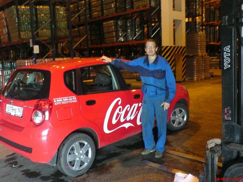 Coco машина. торговый представитель кока кола.