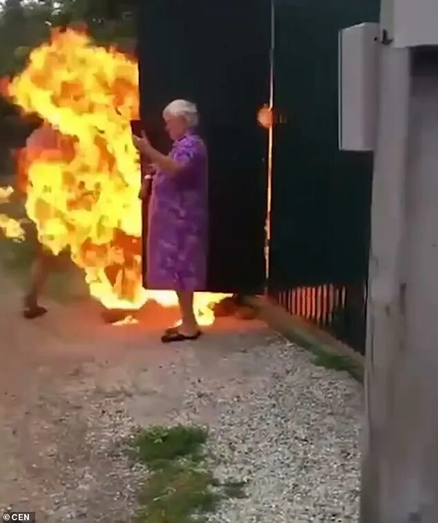 Поджог соседа. Поджог соседа