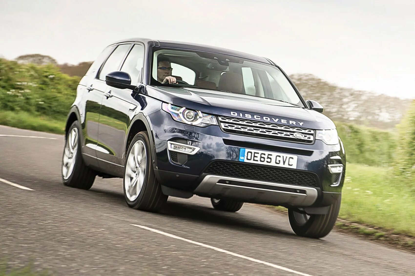 Discovery sport 2.0. Рендж Ровер Дискавери 2022. Дискавери спор Ландровер. Ленд Ровер Дискавери спорт. Land Rover Discovery Sport 2017.