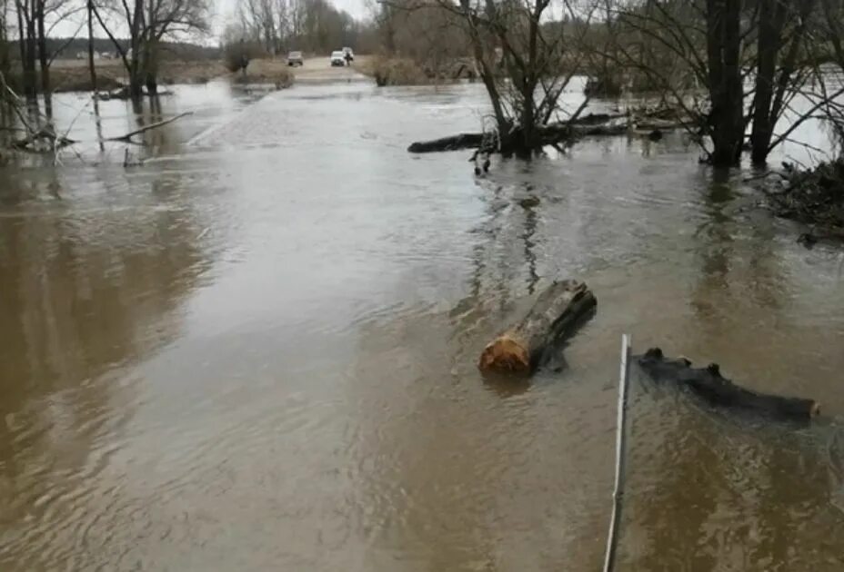 Почему подъем воды. Половодье в Калуге. В Калуге половодье 2022г апреля. Пик паводка в Калужской области. Паводок в Киров Калужской области.