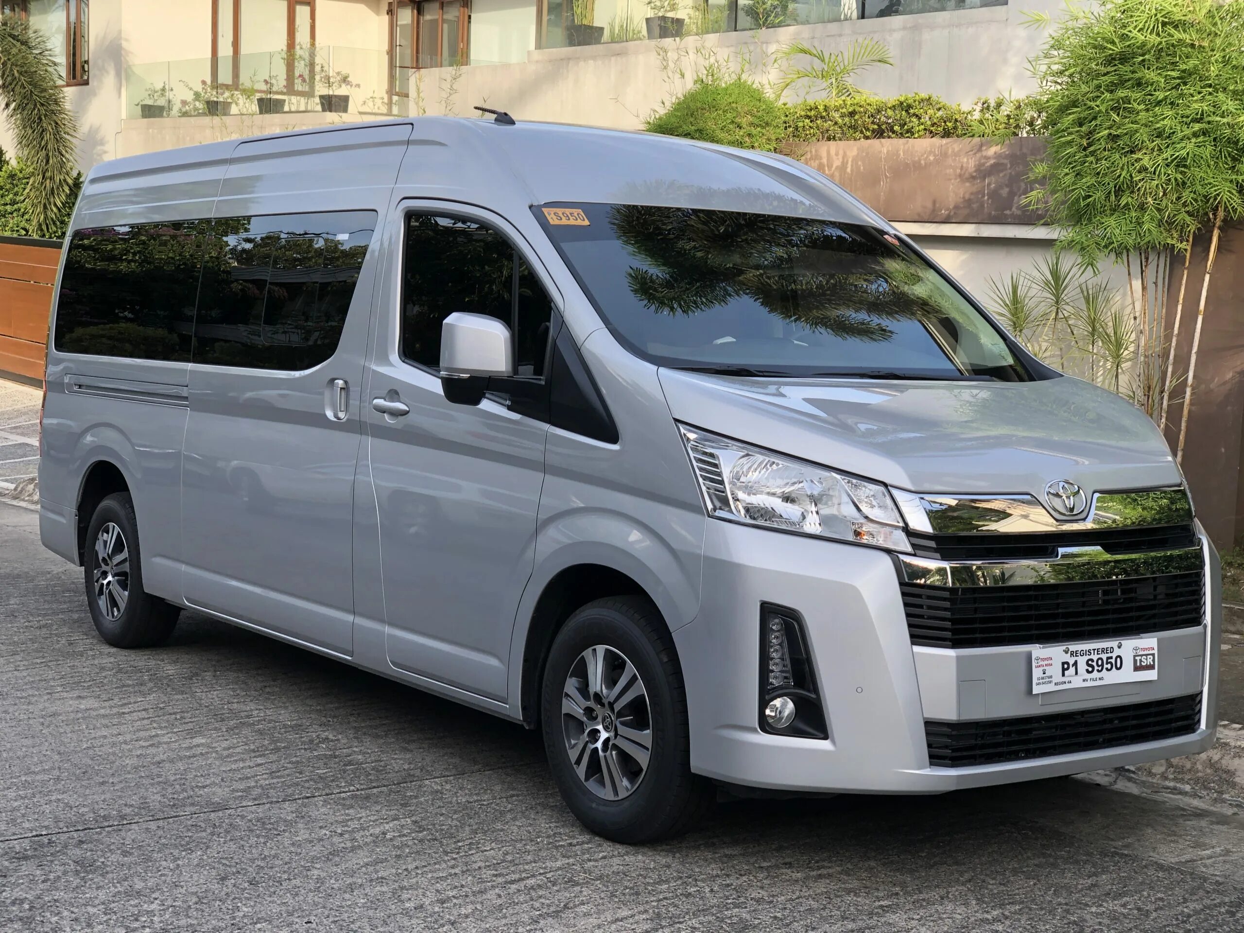 Автомобиль тойота хайс. Toyota hiace. тойота hiace 2021. микроавтобус toyota hiace. тойота хайс 2021.