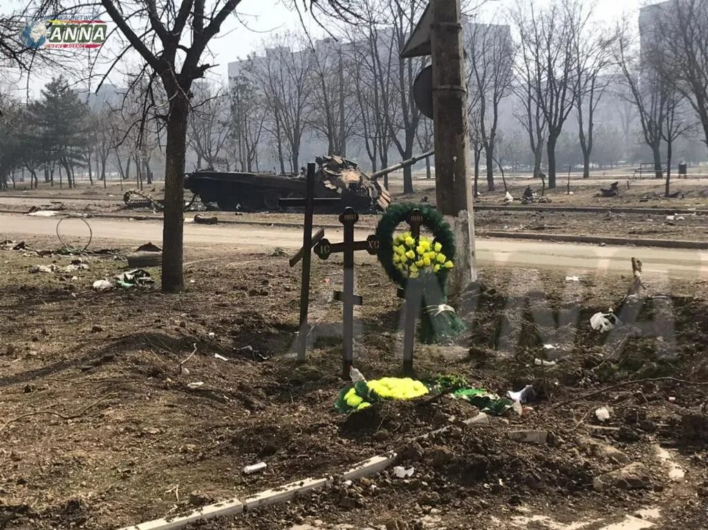Гибнут мирные жители. Взорван кладбище в Украине. Кладбище Мариуполь.
