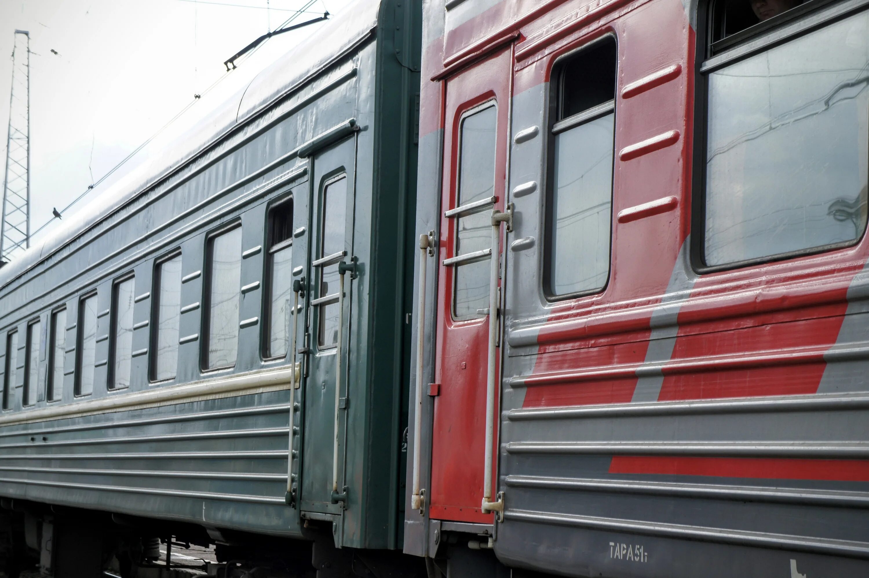 Поезд 3000 вагонов. Плацкартный вагон РЖД снаружи. Пассажирский вагон. Пассажирский поезд. Вагон РЖД.