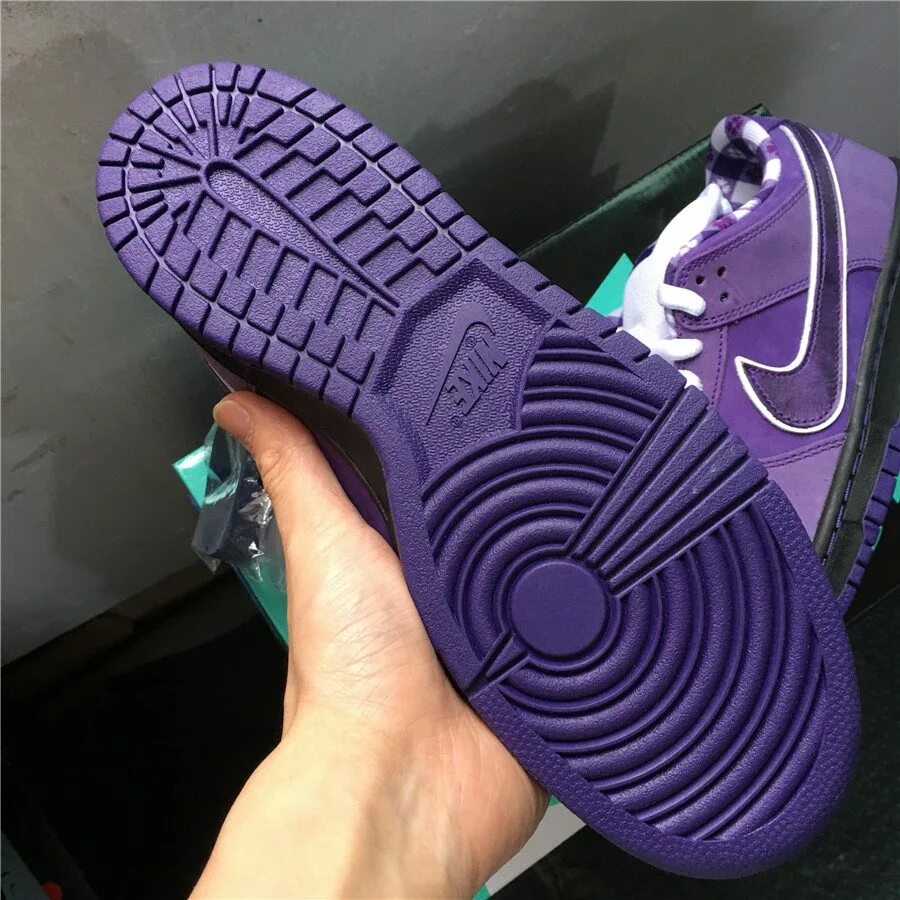 Фиолетовая подошва. Данки Purple Lobster. Данки SB Nike фиолетовые. Данки SB Purple. Кроссовки найк перпл лобстер.