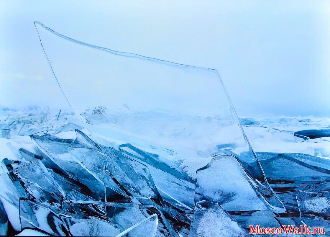 Стекло похожее на лед. Тарелки прозрачные похожие на лед. Пластик похожий на лед. Осколок льду даль.