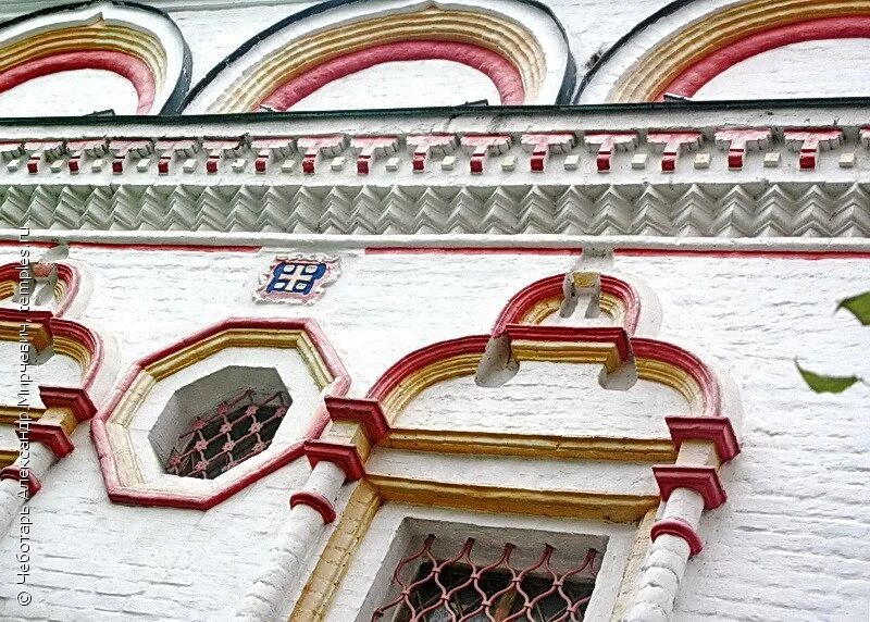 припять. зданьице. палаццо кьярамонте в палермо. кубовая на вокзале. старый город краматорск сегодня.