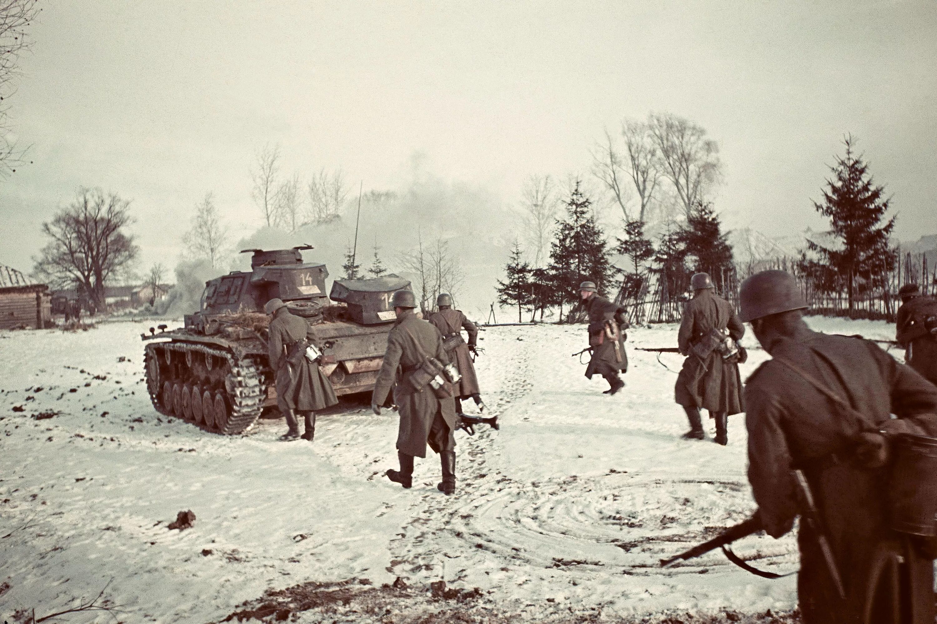 Наступление танковой дивизии. Битва за Волоколамск 1941. Немцы под Москвой 1941. Бои под Волоколамском 1941. Битва за Москву 1941 немцы.