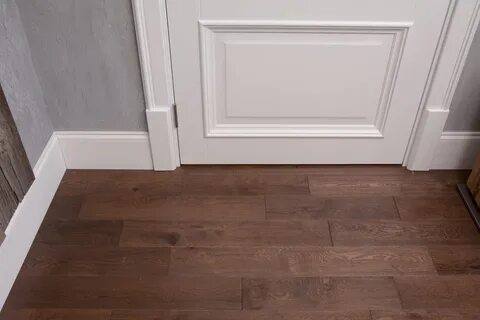 Пол дверь плинтус