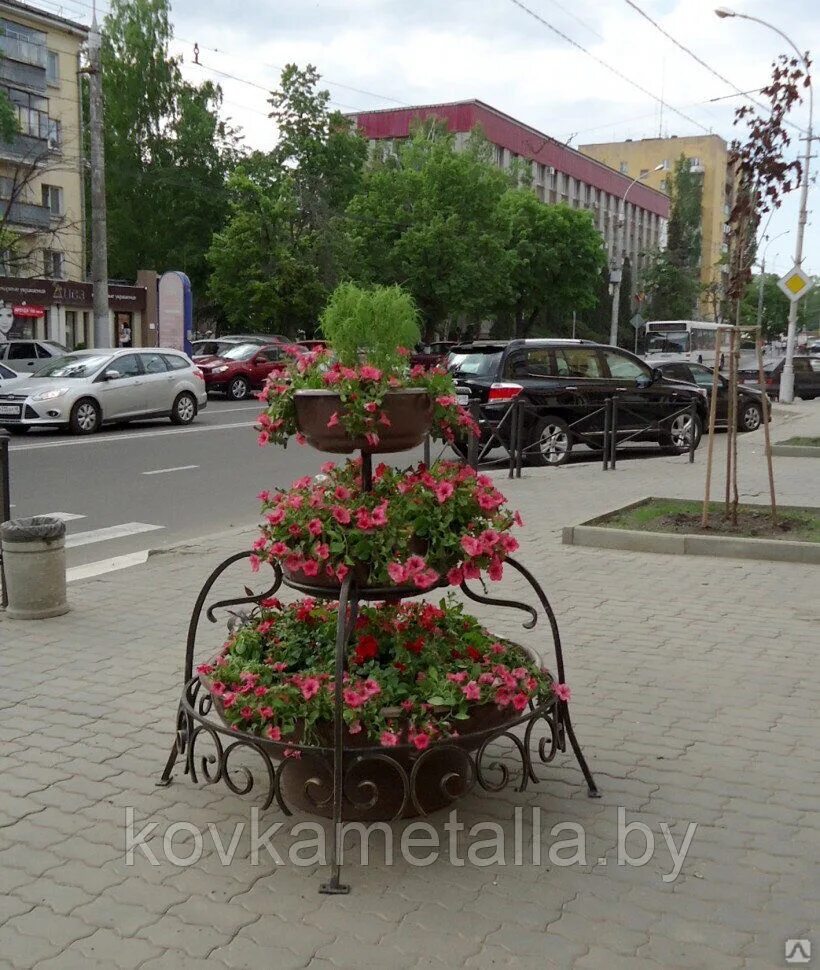 Цветочницы москва. Цветочницы москва. Вазоны для цветов уличные ярусные. Подставка под цветы в сад. Цветочницы уличные.