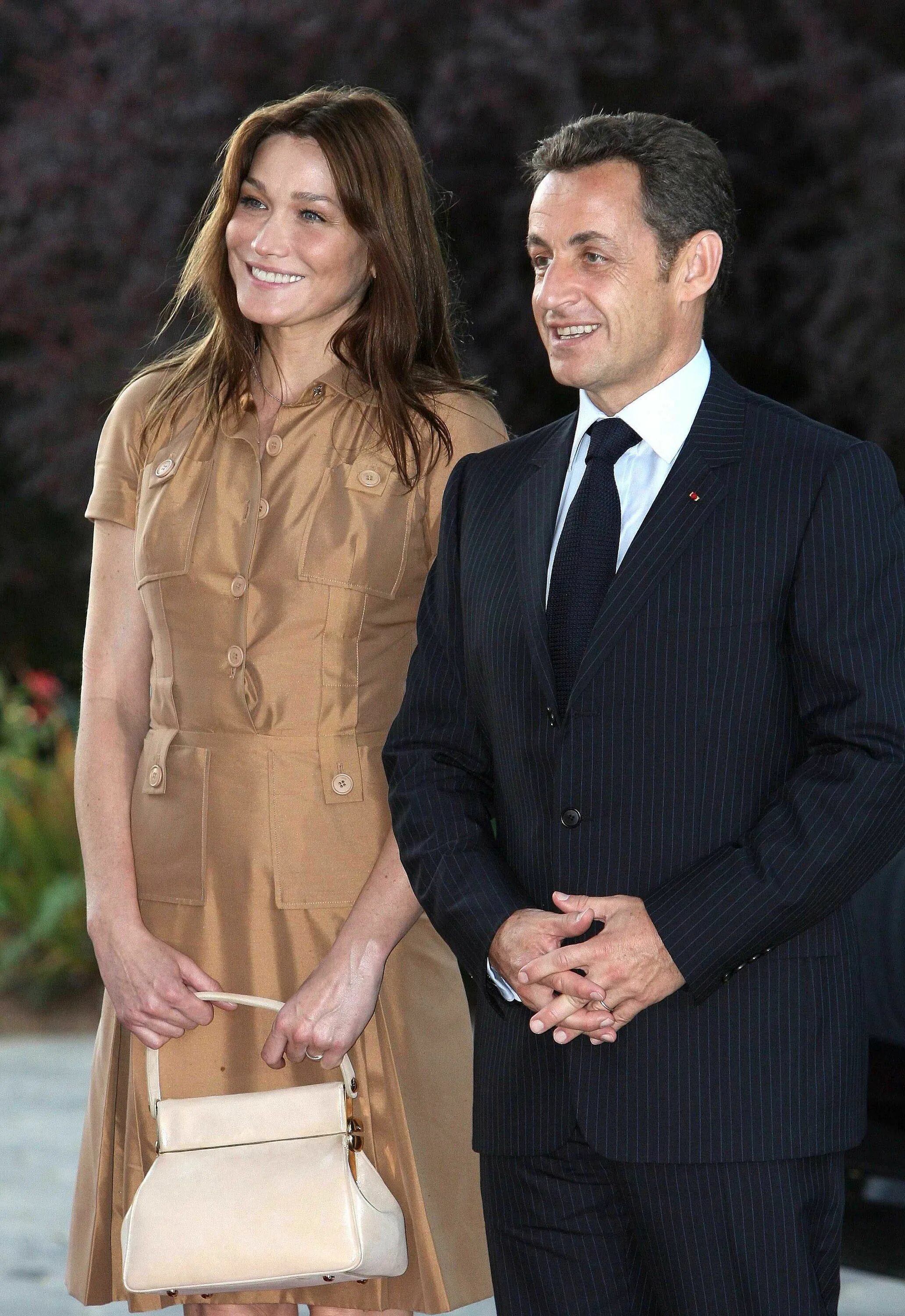 Бруни саркози. Саркози и Бруни. Николя Саркози с женой.
