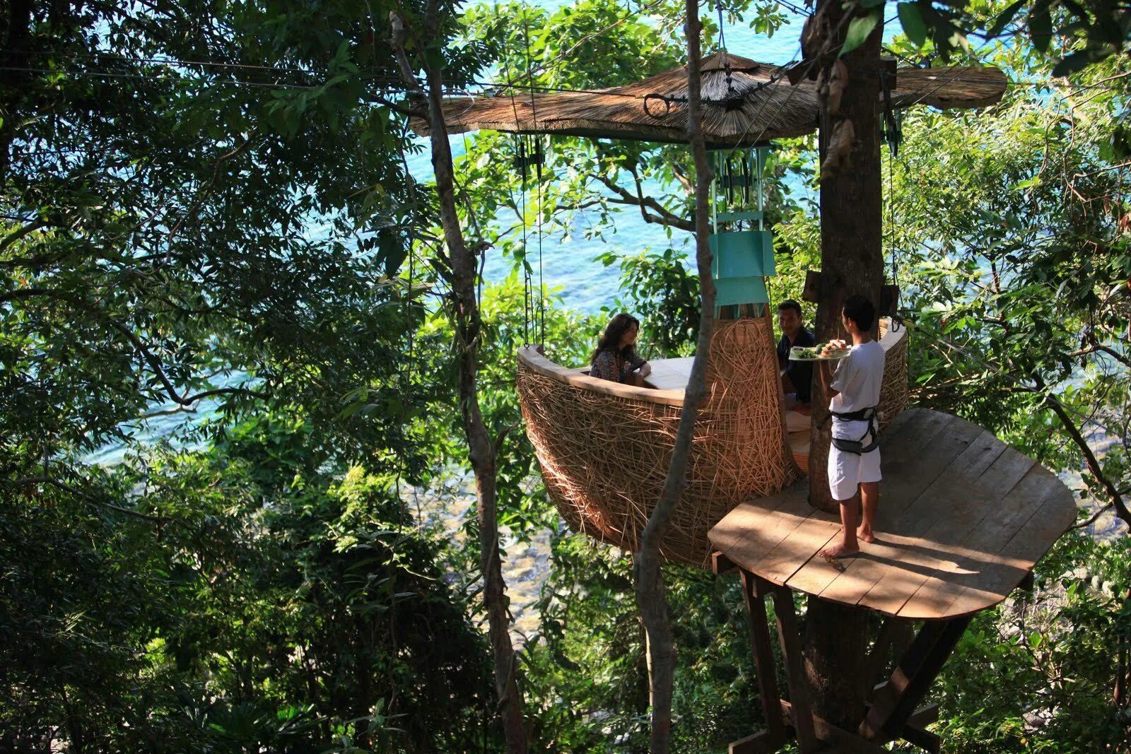 Rest nest. Treepod dining, таиланд. ресторан птичье гнездо в тайланде. soneva kiri в таиланде. ресторан bird&#039;s nest, эко-курорт soneva kiri, таиланд.