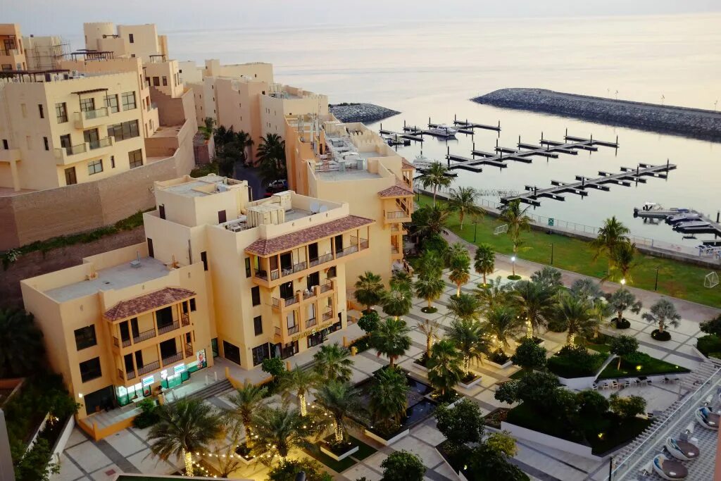 Address фуджейра. ОАЭ Fairmont Fujairah. Фуджейра Бич Резорт. Fairmont Fujairah Beach Resort 5. Фуджейра ОАЭ Фейрмонт отель.