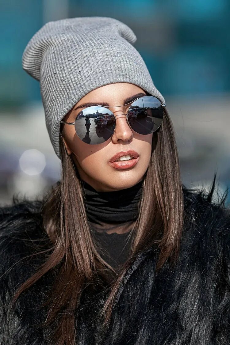 Какие зимние шапки модные в 2025. Шапка женская. модные шапки. шапка молодежная женская. модные женские шапки.