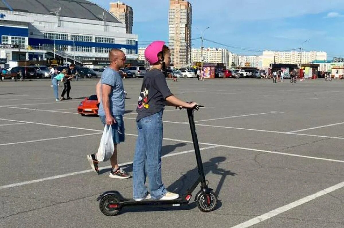 Электросамокаты хабаровск. Электросамокаты хабаровск. Электросамокат shorner elastic. Прокатные самокаты аварии. Кикшеринг в москве.