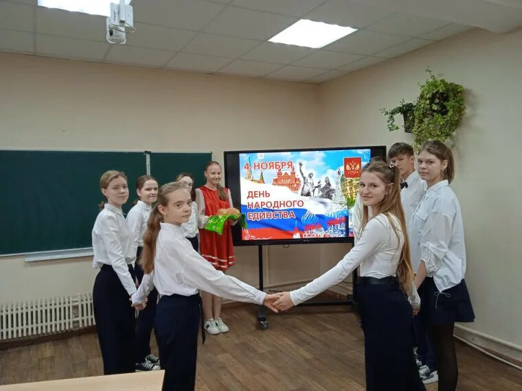 Всемирный день борьбы со спидом мероприятия в школе. Выборы лидера школьного самоуправления. Концертная программа ко дню выборов. Выставка ко дню конституции в библиотеке. Мероприятия в школах в дни выборов.