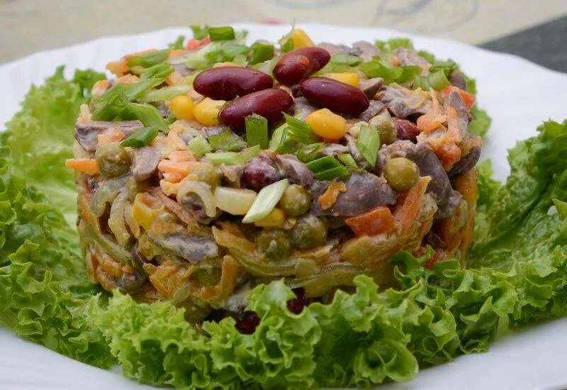 Куриные сердечки рецепты салатов с фото. Салат из куриных сердечек. Салат с куриными сердечками. Салат сердечный из куриных сердечек. Салат с сердечком куриным.