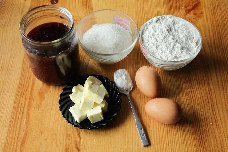 Пирог масло мука яйца сахар. ИНГРИДИЕНТЫДЛЯ пирога. Ингредиенты для пирога. Ингредиенты для варенья. Ингредиенты для пирога с джемом.