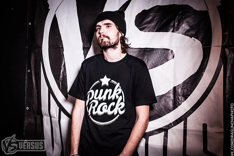 Noize бог. Нойз мс версус. noize mc батл. noize mc 2025. нойз мс на версусе.