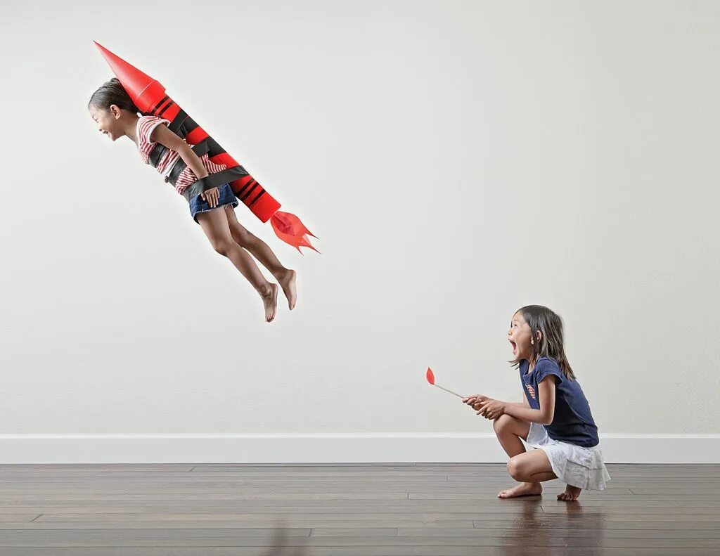 Kid flying. Креативные дети. Нестандартный ребенок. Креативные фотосессии детей. Необычные ситуации.