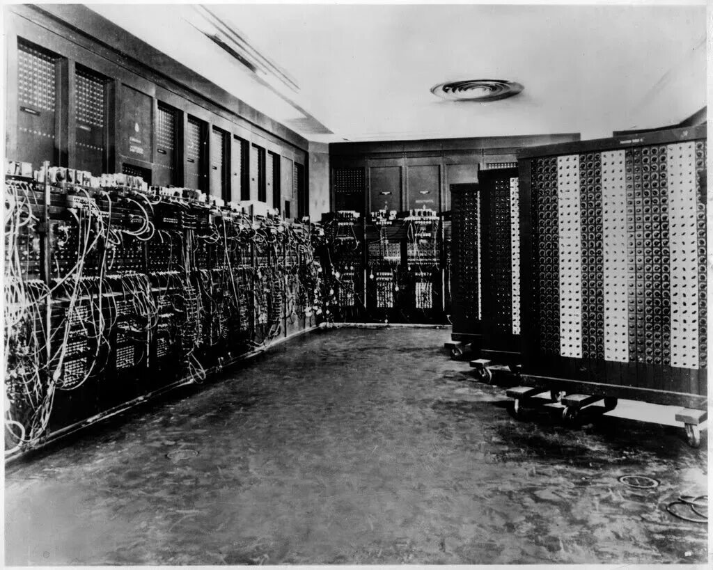 Что делал первый компьютер. Eniac 1946. Первый компьютер ЭНИАК 1946. ЭНИАК 1945. Первый компьютер в мире ЭНИАК.
