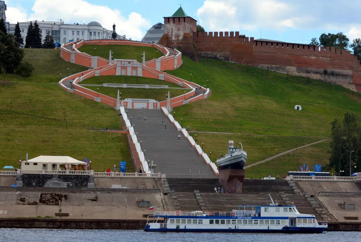 Чкаловская лестница Нижний Новгород. Чкаловская лестница Нижний Новгород 2022. Нижневолжская набережная и Чкаловская лестница. Нижний Новгород набережная Чкаловская лестница. Чкаловская набережная нижний