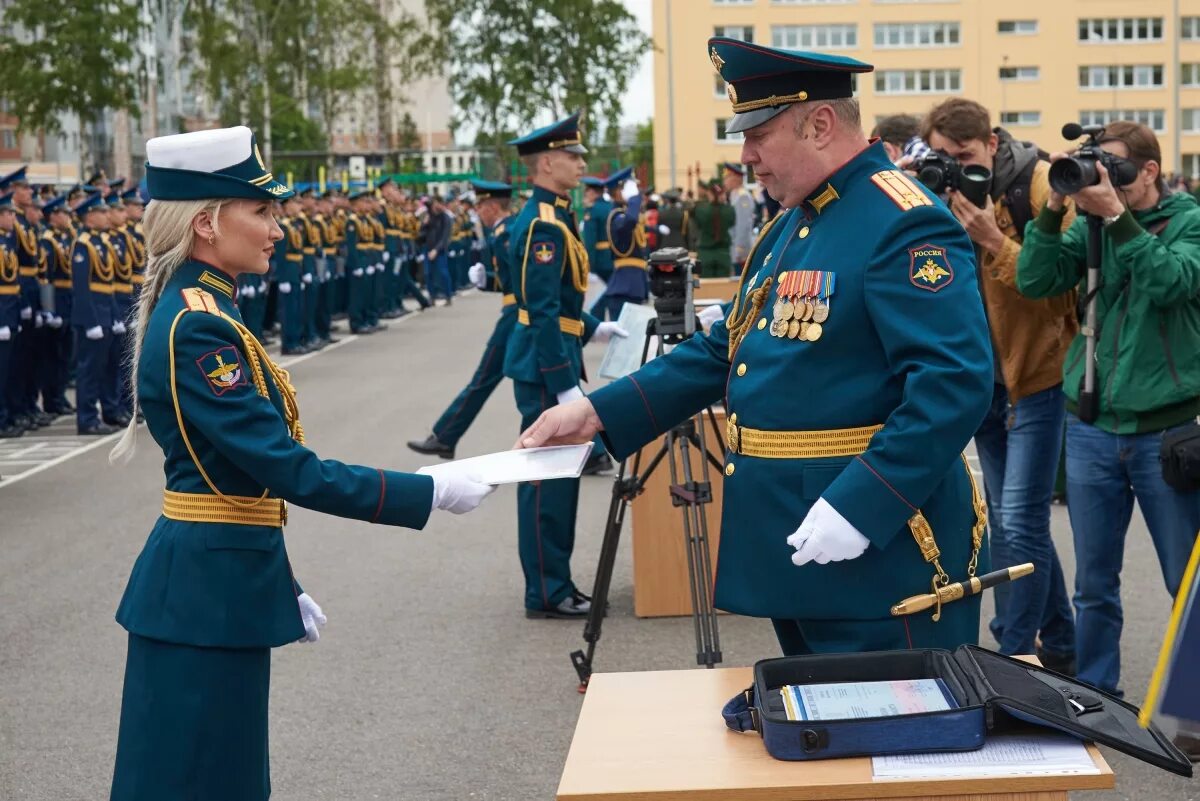 Военная академия санкт. Военная Академия Санкт-Петербург имени Буденного. Военная Академия связи Буденного. Военная Академия связи Санкт-Петербург выпуск 2019. Военная Академия имени Буденного курсанты.