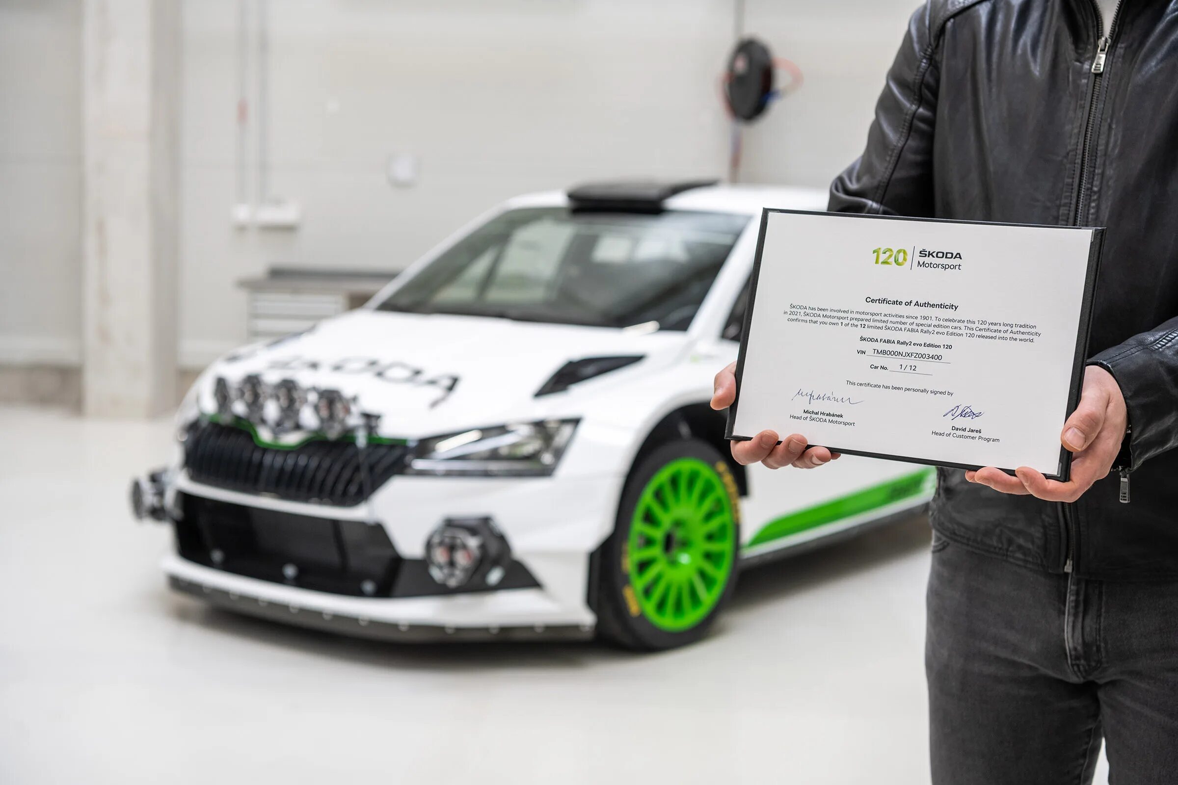 Токарно - винторезный станок srm-1250 тв-125-120. Зона выдачи автомобиля в автосалоне. Skoda ремонт. Skoda оборудование. Токарный станок шкода srm.