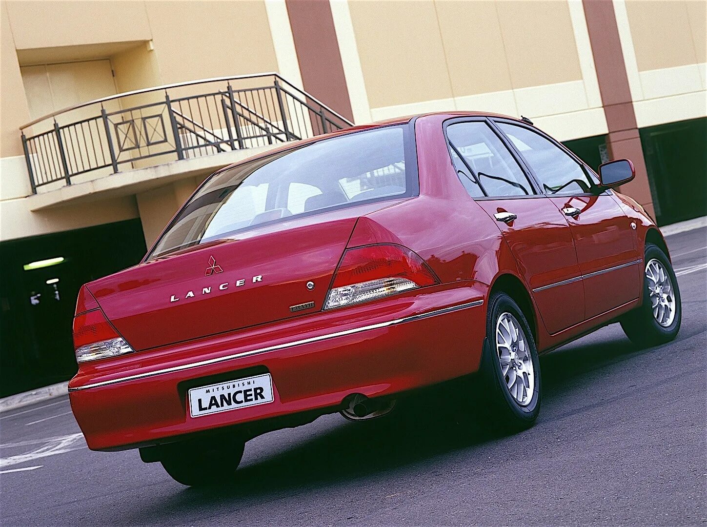 Mitsubishi Lancer 2000. Мицубиси Лансер 2000 седан. Митсубиси Лансер 2000 года. Мицубиси ланцер 2000. Лансер 2000 года