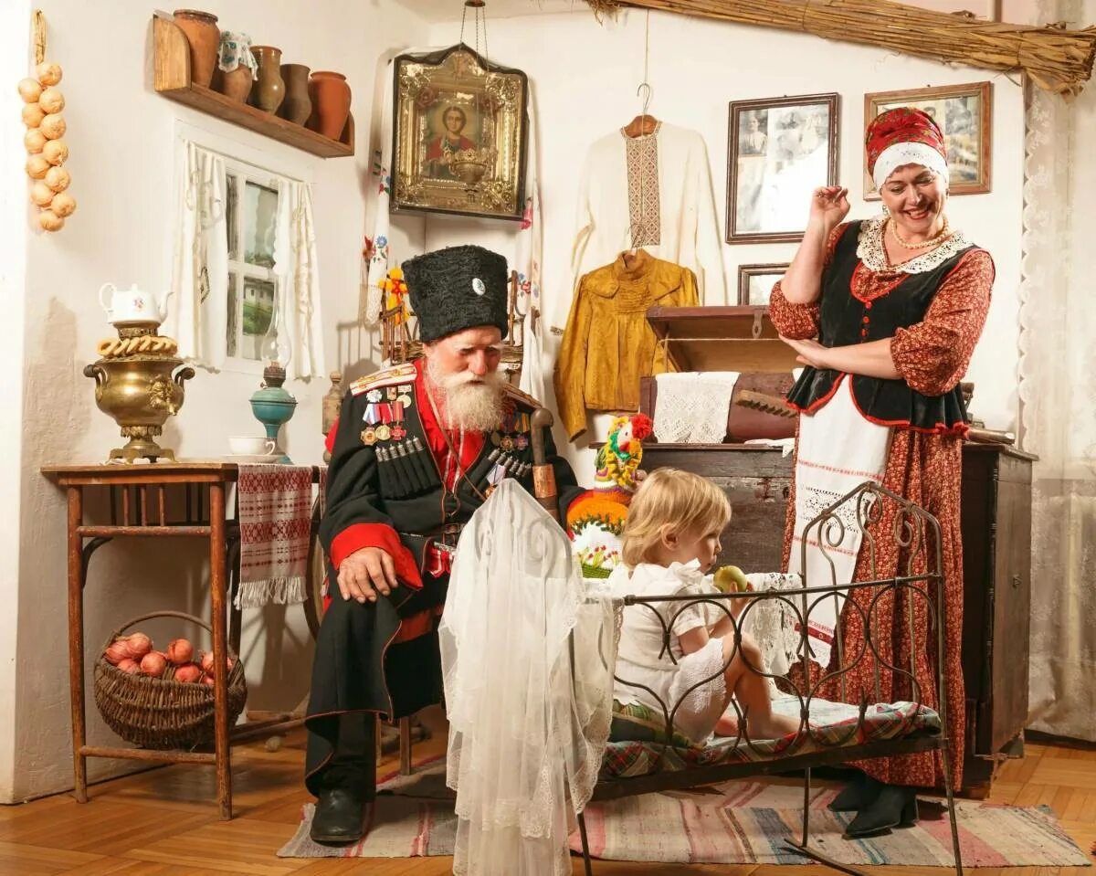 Казачье подворье донских казаков. Кубанская казачка. Казачья семья. Народные игры. Работа в казачке.