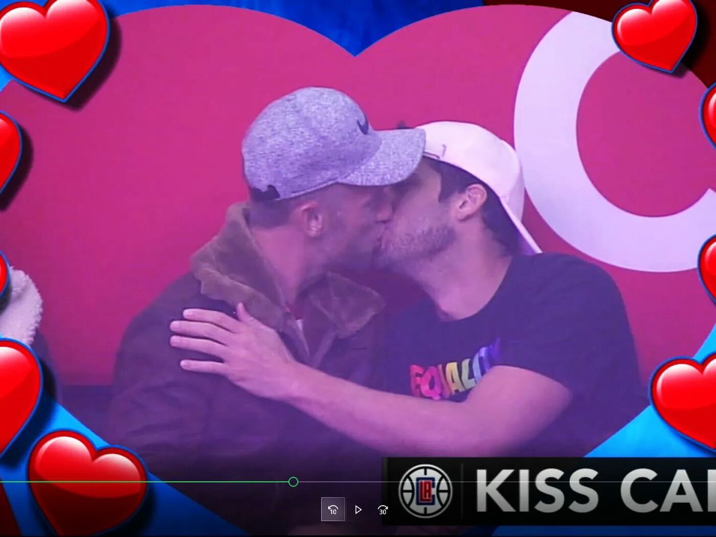 Кисс кам. Kiss cam на матче. Kiss my camera игра. Kiss cam. Кисс кам.