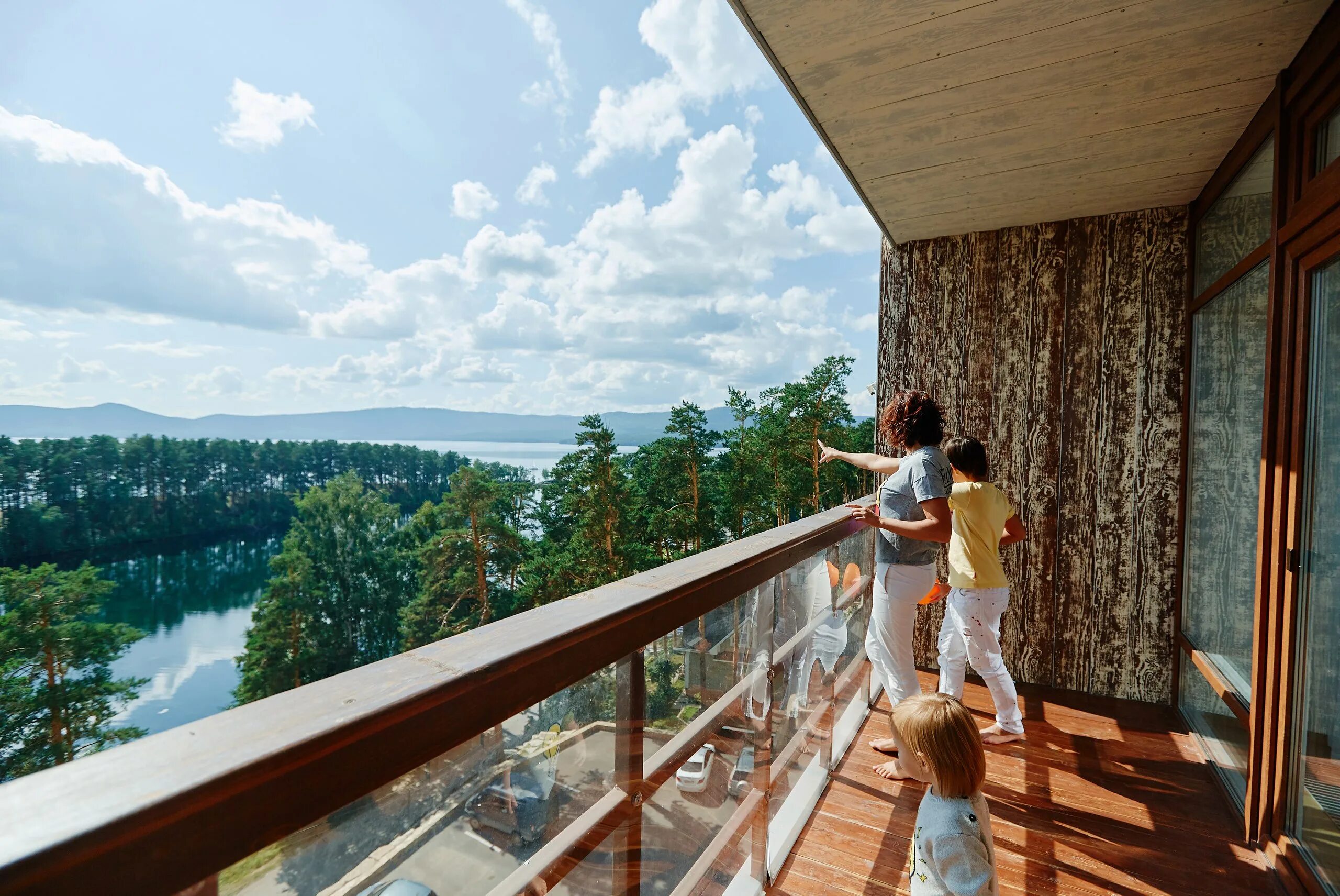 Озеро тургояк отель золотой пляж. Золотой берег миасс тургояк. Миасс тургояк золотой пляж отель. Золотой берег миасс. Золотой пляж тургояк апарт отель.