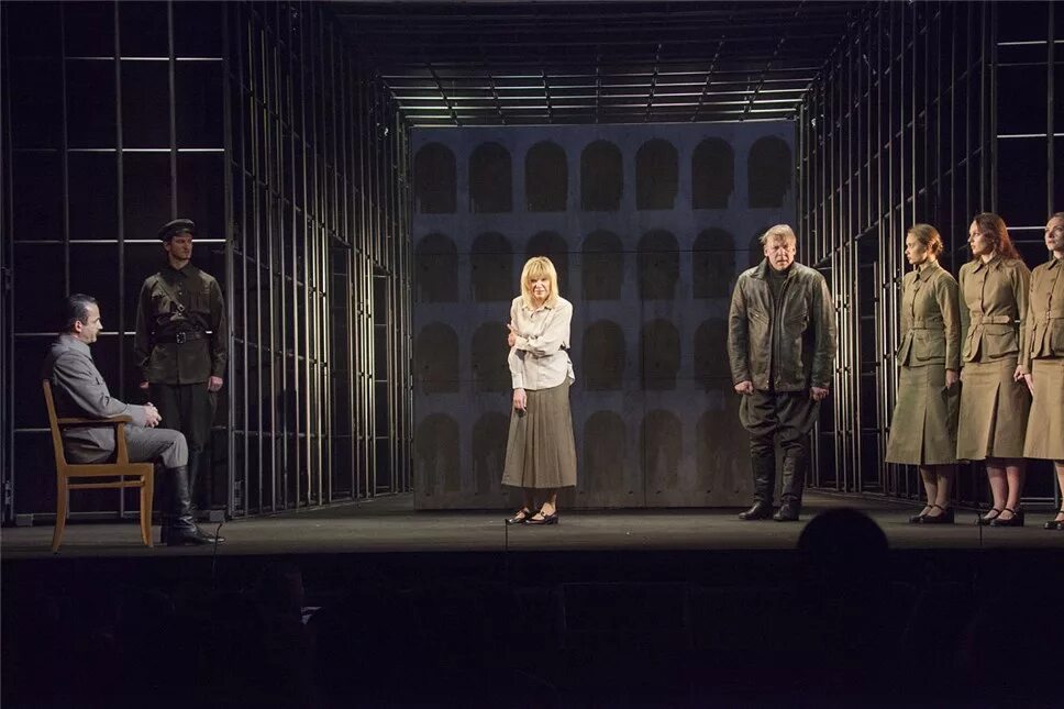 Театр ленком москва. Театр ленком москва. Ленком марка захарова сцена москва. Театр ленинского комсомола. Театр "ленком марка захарова".