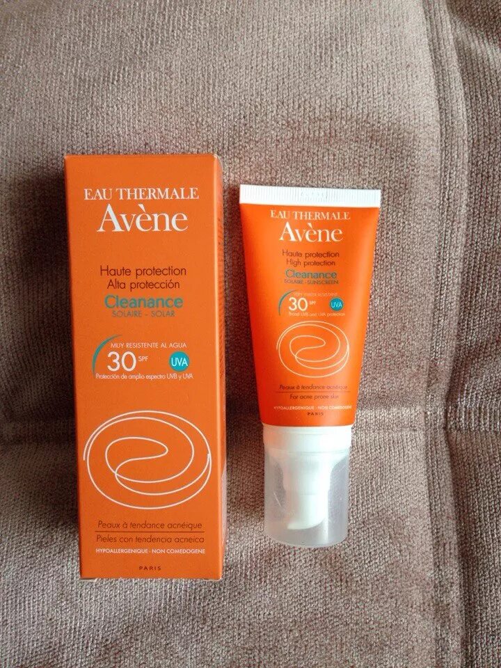 Эмульсия spf 50. Avene SPF 50. Avene Cleanance SPF 50. Avene 50 SPF эмульсия. Avene солнцезащитный 50.