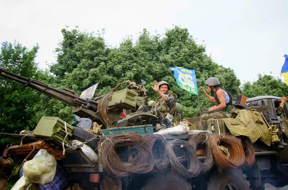 Мародерство ВСУ на Донбассе. Украинские мародеры на Донбассе. Украинские мародеры ВСУ. ВСУ Украины 2014. Битый укроп