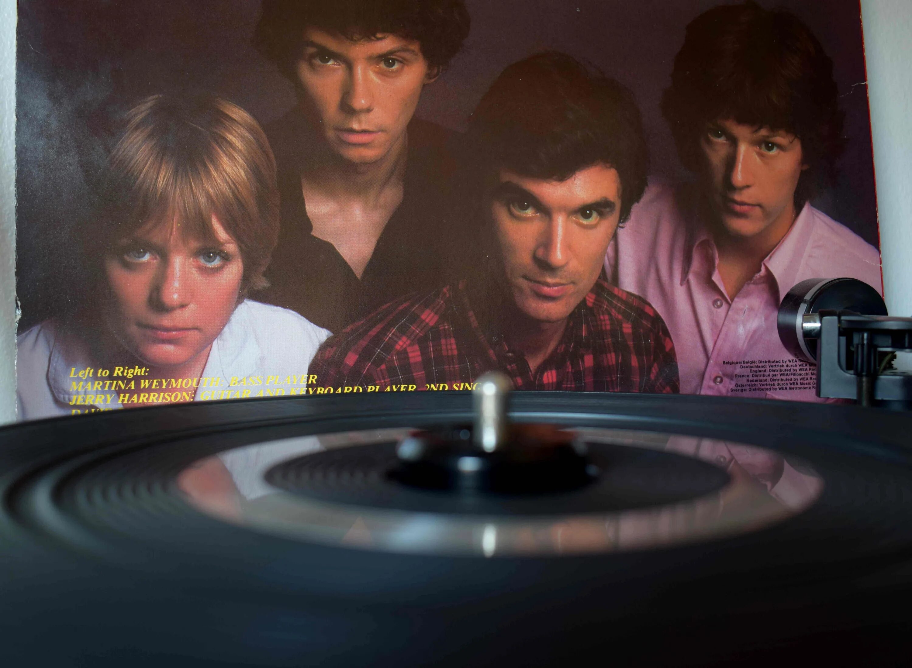 Talk head. Группа talking heads. talking heads 1978. talking hand. вокалист talking heads.