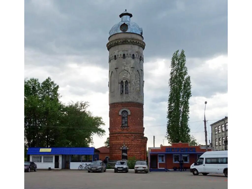 Петровск водонапорная башня. Петровск Саратовская область водонапорная башня. Водонапорная башня Саратов. Город Лосино-Петровский водонапорная башня. Водонапорная башня выборг