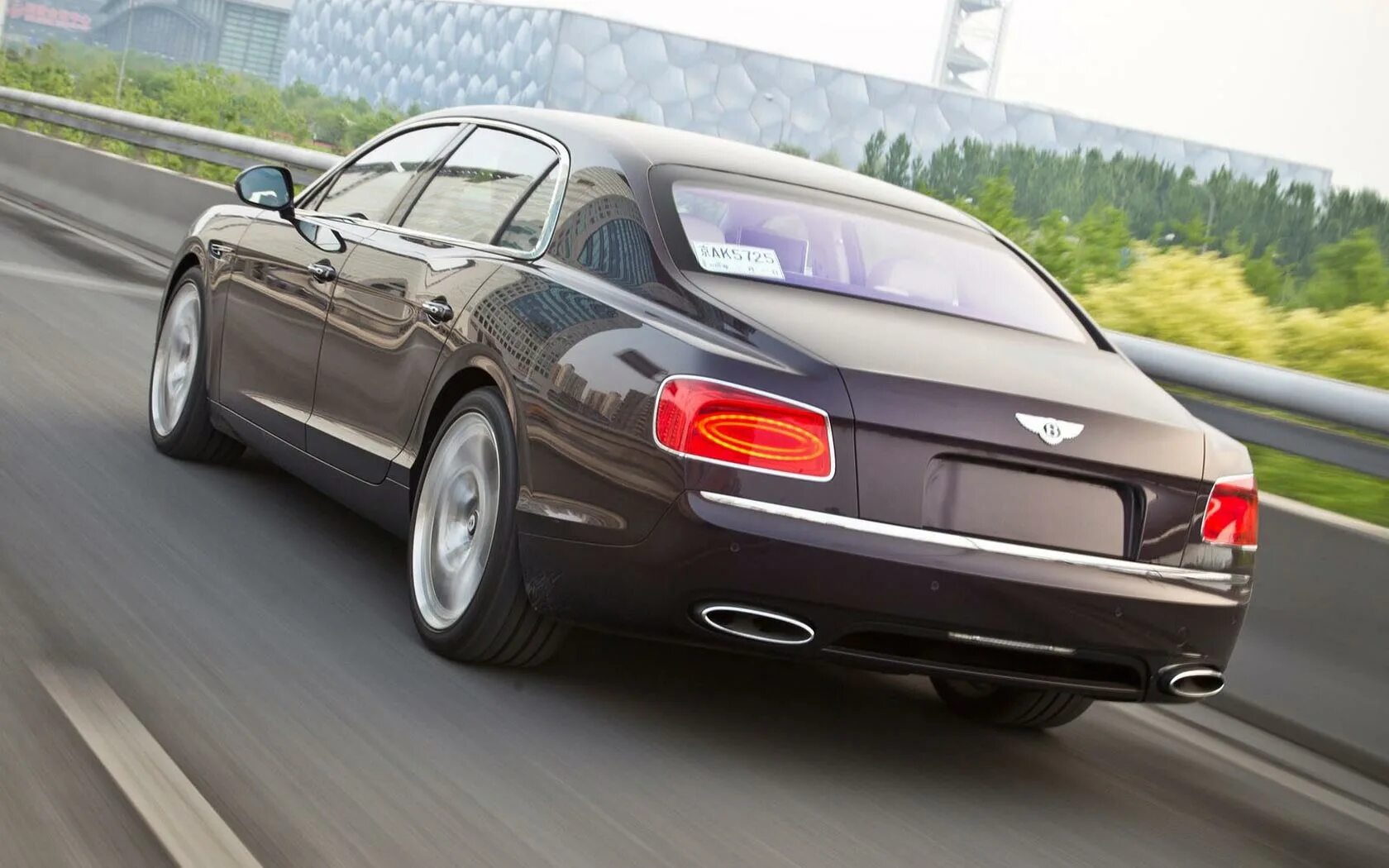 Бентли continental flying spur. Bentley Flying Spur 2017. Bentley Flying Spur 2014. Бентли Континенталь Флаинг Спур 2013.