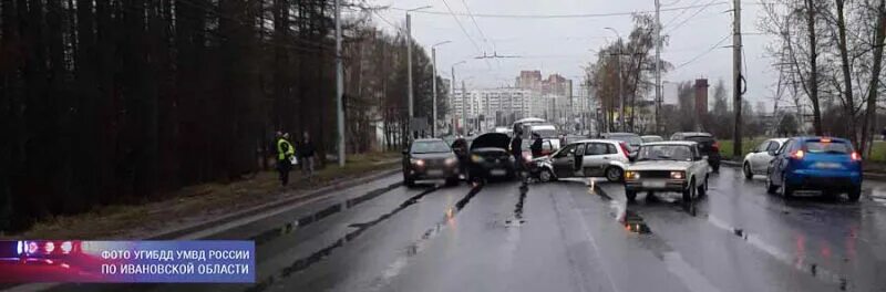 Группа попала в аварию. Авария на Кохомском шоссе в Иваново. Иваново ДТП на Кохомском шоссе сегодня. Авария на Кохомском шоссе в Иваново 27.04.2021.