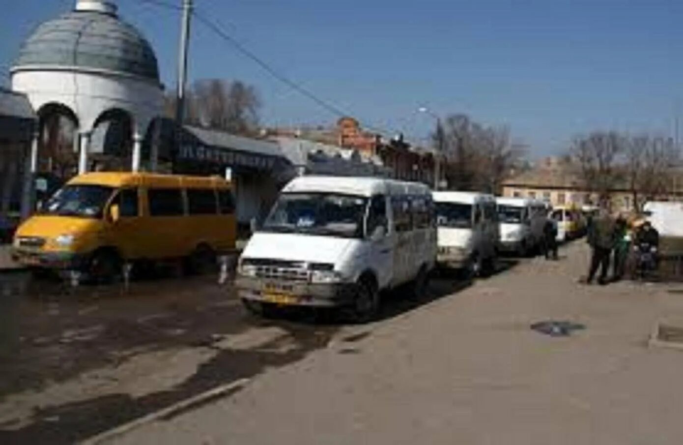 10 автобус астрахань. Астраханские маршрутки. Маршрутное такси Астрахань. Старые астраханские маршрутки. Микроавтобус Астрахань.